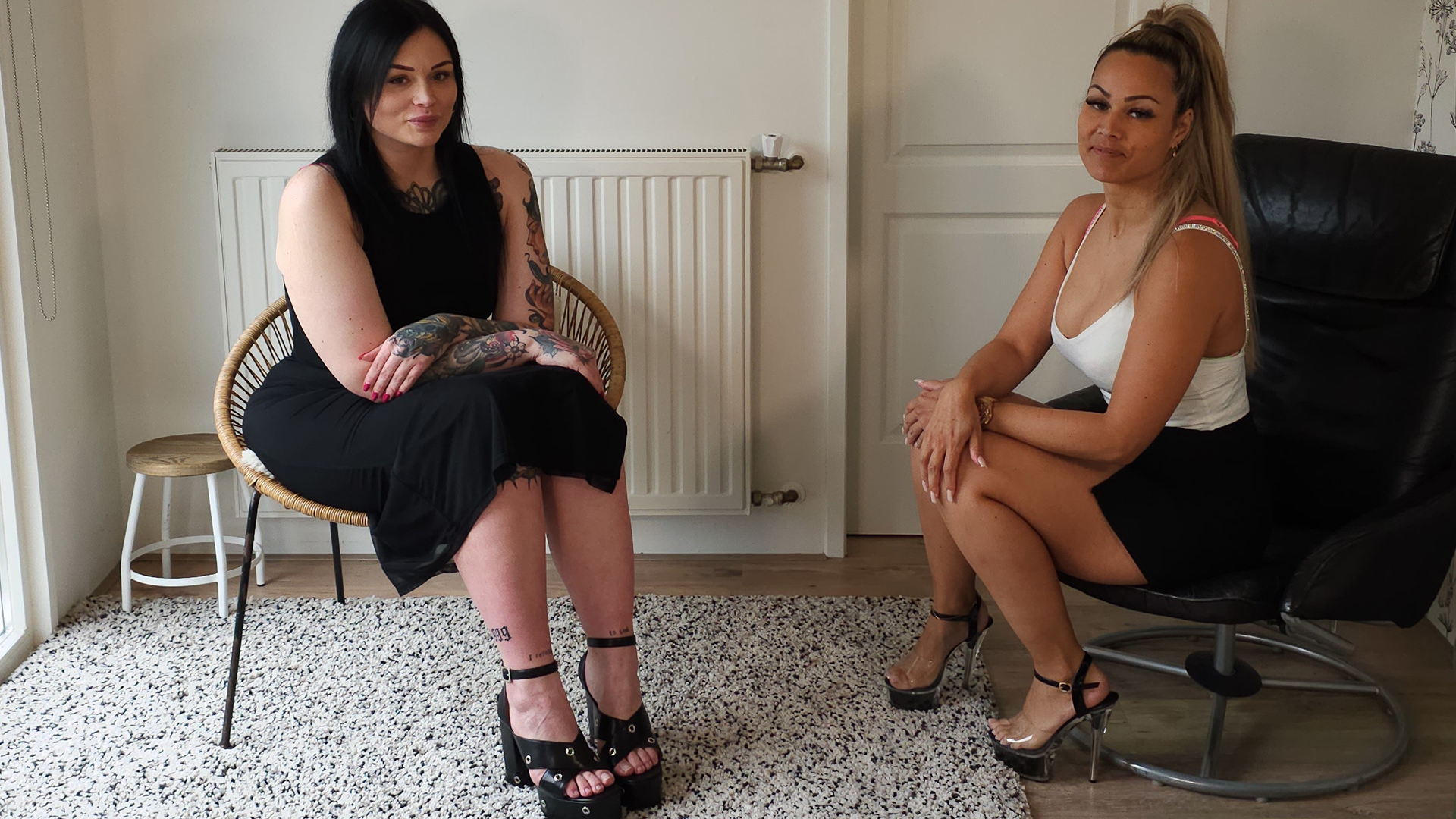 Geile foto uit het fotoalbum van de hete Meiden van Holland sexfilm: Sexy Alina's sappige debuut