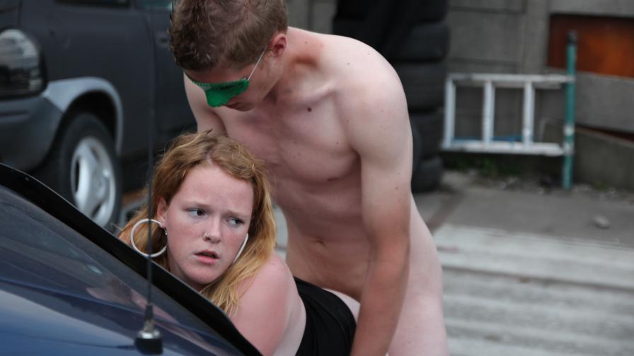 Tussen De Autos Met Rachel Rose